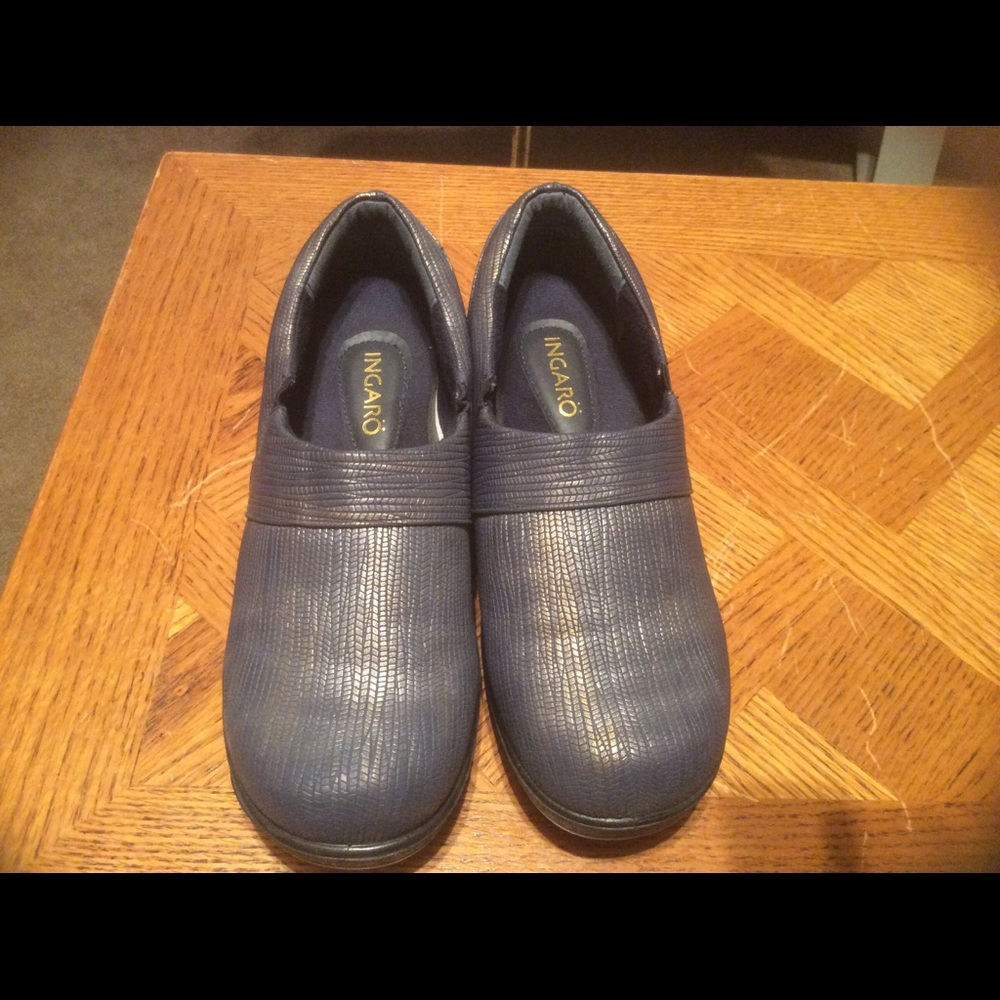 Ingaro size 8.5 slip resistant shoes